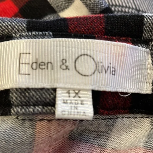 Eden & Olivia Plaid Button down top - Picture 6 of 6